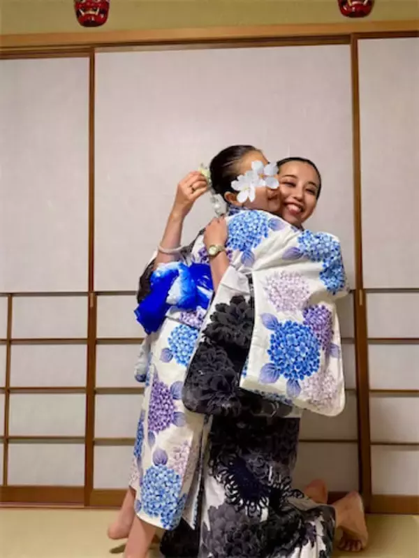 窪塚洋介の妻・PINKY、9歳娘との浴衣２ショット公開「一年生の時に作った浴衣がもうつんつるてん」