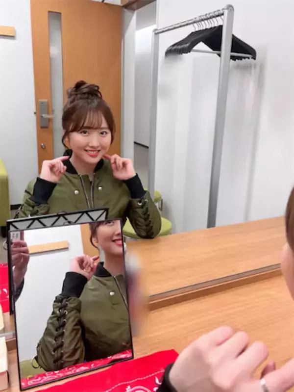 本田望結が「じー。」鏡越しに見つめるお茶目ショットにファン「ドキッとします」