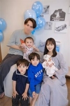 40歳元グラドルが第4子出産、男の子4人のママに「全員美男美女」「整った顔だな」