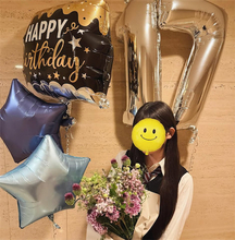 畑野ひろ子、長女の17歳バースデーをお祝い　制服姿の花束ショットを公開