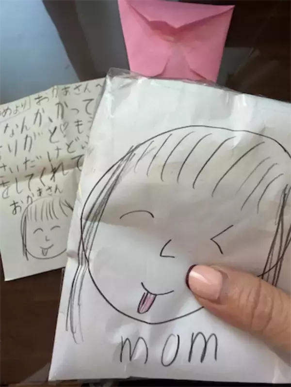小原正子、6歳長女からの手作りプレゼントに涙「嬉しすぎて抱きしめて泣きました」