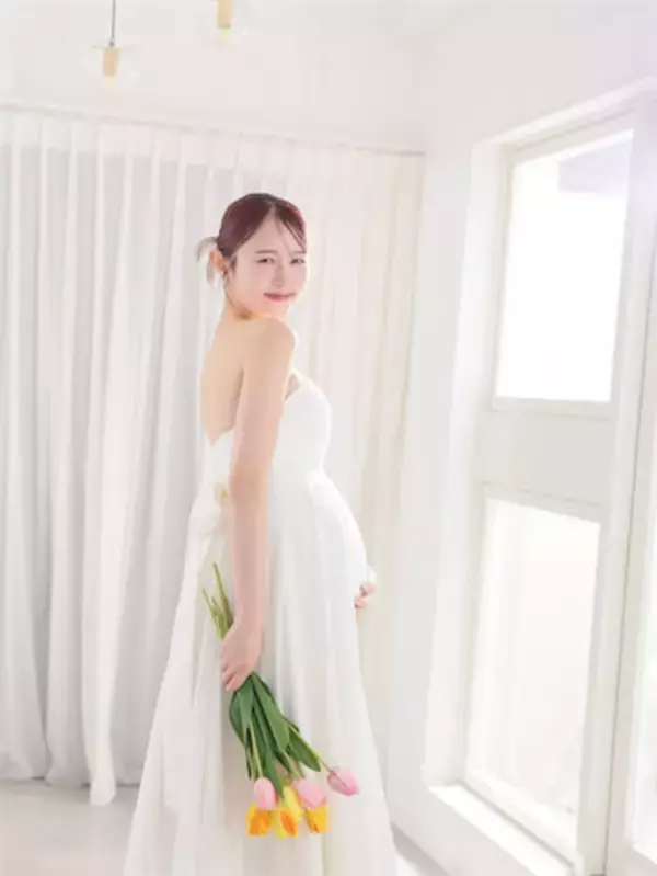 今年7月に芸人と結婚、まつきりなが“臨月マタニティフォト”公開「可愛くて素敵すぎる」