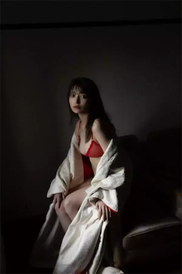 もはやアート…似鳥沙也加、色っぽさ全開の写真集アザーカット公開