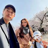 「窪塚洋介の妻、夫&8歳娘とお花見満喫「今年も大切な人達と美しい桜を見ることができて幸せ」」の画像1