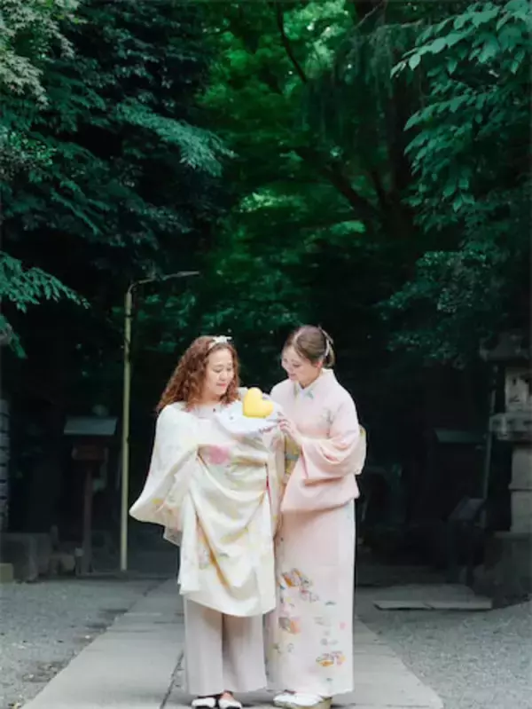藤田ニコルの母・ままるん、"初孫"のお宮参りで3ショット「綺麗すぎる！」「美しい」