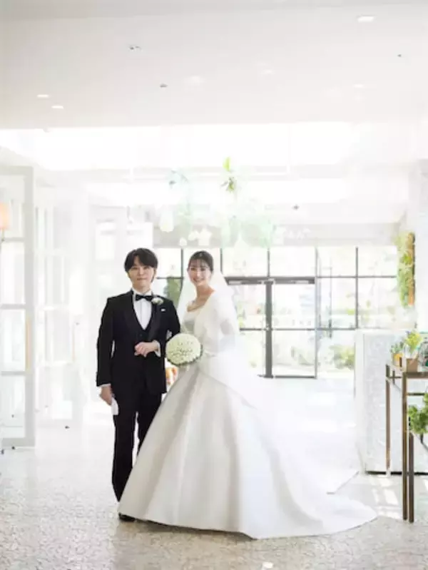 足立梨花、結婚3周年を前に幸せウエディングフォト公開　夫は手話パフォーマー