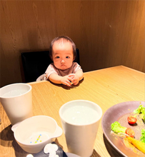 杉浦太陽、焼肉店のお子様シートにちょこんと座る次女・夢空ちゃんの「表情が最高」