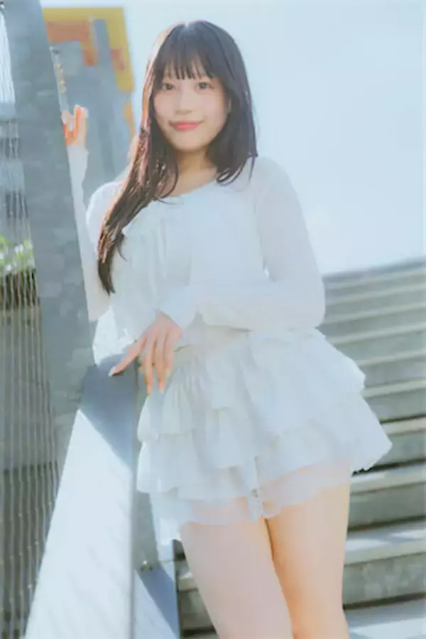 Gカップ元美容師のアイドル旭萌花、水着への抵抗が村重杏奈の言葉で激変「むちむち感も強みなんだ」