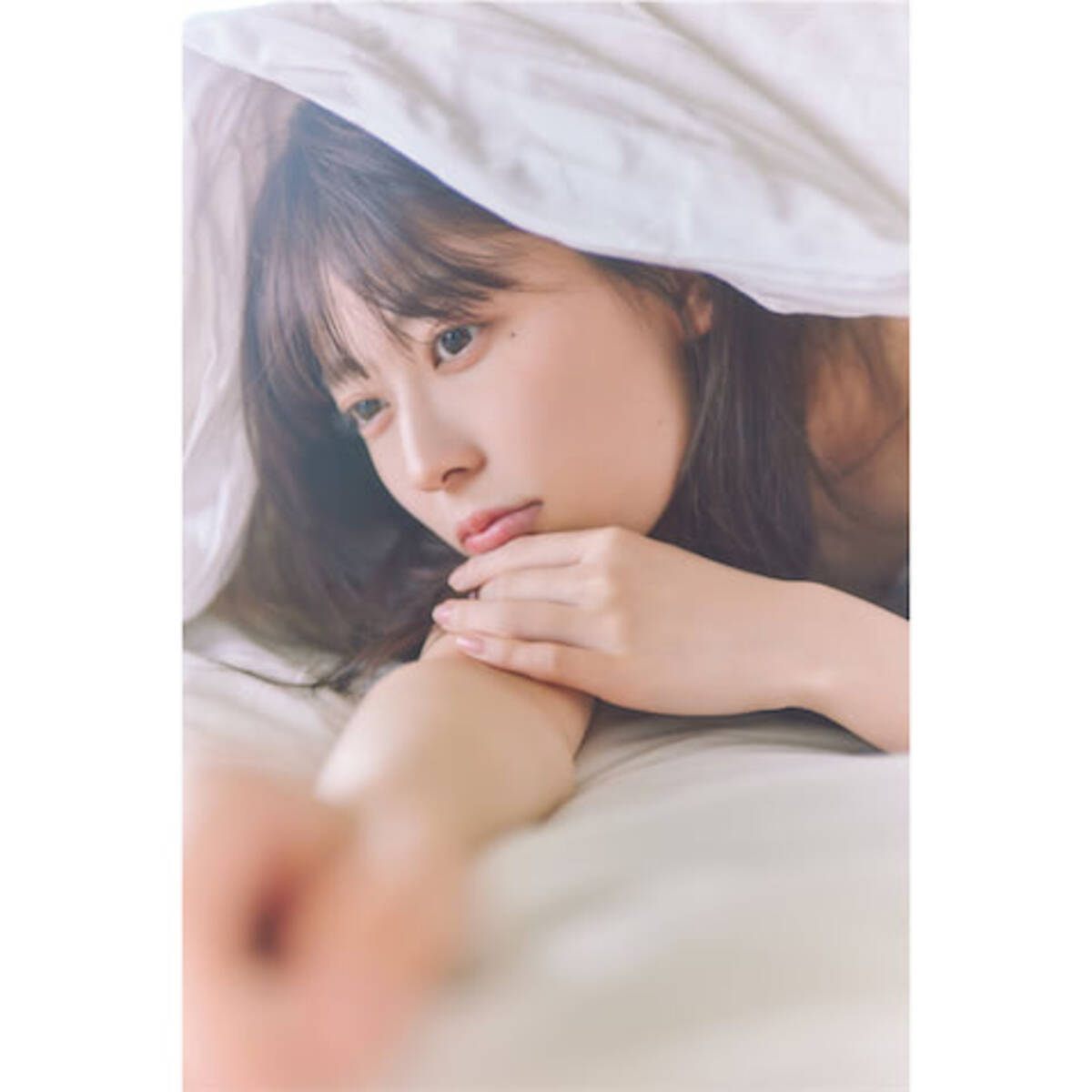 乃木坂46 岩本蓮加、1st写真集の裏表紙4種&秋元康の帯コメントが解禁 