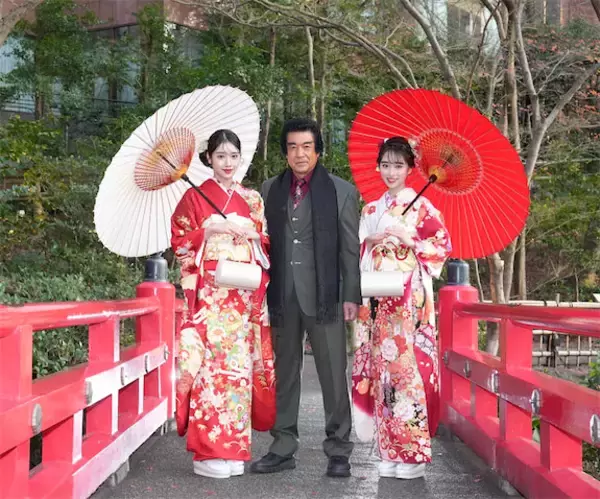 藤岡弘、の18歳三女＆20歳次女が振袖姿を披露、華やか3姉妹ショットに「全員美形すぎる」