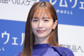 中村ゆり、睡眠のこだわり三ヶ条の1つに”犬をもふもふ”「幸せな気持ちになれる」