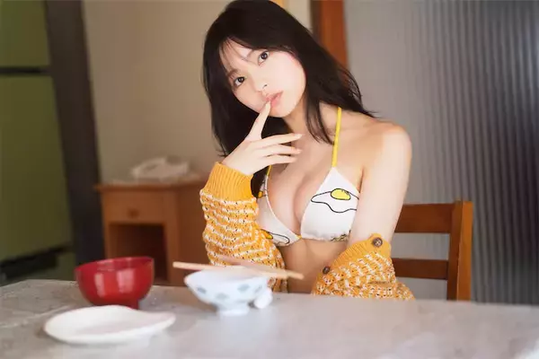 ＃ババババンビ 宇咲『ヤンジャン』に、洋服をリメイクした目玉焼き柄の衣装は「特別でお気に入り」