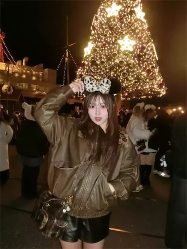 「一日中寒すぎたよ」希空、ホットパンツ姿でクリスマスディズニーを満喫