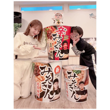 辻希美、HIKAKINから届いた「辛みそきん」に大喜び！「美味しく頂きます」