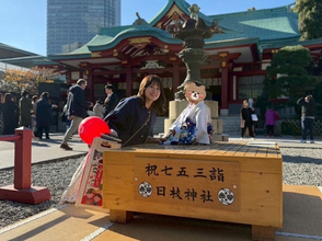 尾崎里紗アナが息子の七五三詣りへ、成長感じた"ペコっ"の瞬間に感動