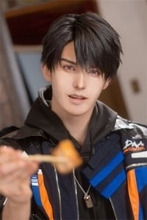 ”登録者74万人超え”人気配信者、『恋と深空』マヒルのコスプレ姿が「本物過ぎてびっくり」