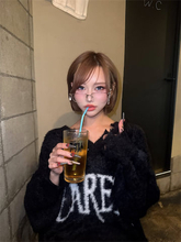 Netflix『ラヴ上等』きぃーちゃん、メガネ×黒ニットで魅せた“大人ギャル”に反響