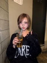 Netflix『ラヴ上等』きぃーちゃん、メガネ×黒ニットで魅せた“大人ギャル”に反響