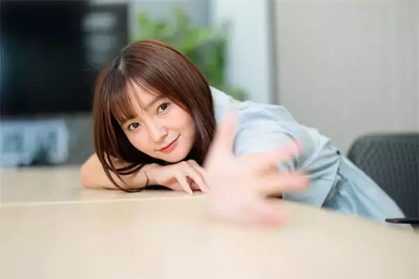 西永彩奈、Aカップを“誇り”に変えた17年──「グラビアは私の天職」