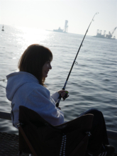 新山千春、早朝4時起きの釣りショット　海辺でカップ麺をすする姿に「アクティブで素敵すぎる」