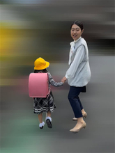 横澤夏子、長女の小学校入学を‟手つなぎショット”で報告「泣けてきたのよー！」