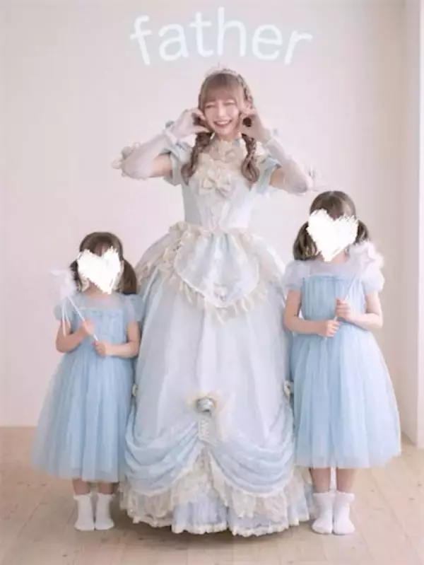 「脳内バグる」48歳"可愛すぎるお父さん"、愛娘とドレス姿で父の日ショット「お姉ちゃんじゃなくて？笑」