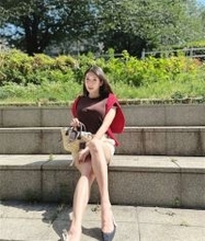 40歳"美しすぎる気象予報士"、ミニ丈ボトムから美脚スラリ　私服コーデに「綺麗で可愛いです」