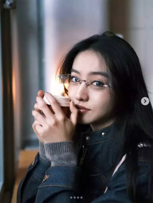 リムレスメガネ姿が美しすぎる、Koki,、姉Cocomiとまったりコーヒータイム