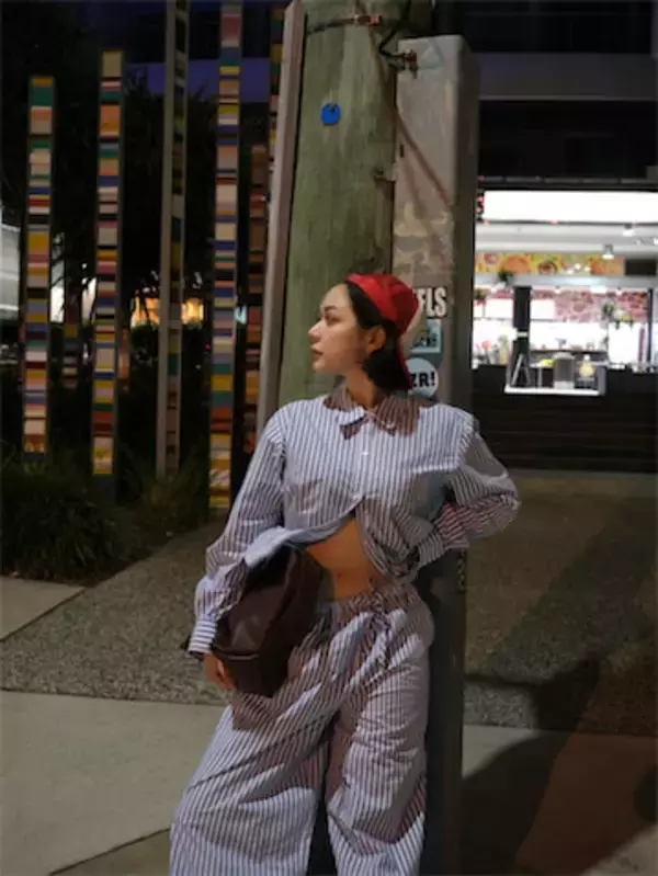 村重杏奈、大胆な“ヘソ出し”コーデ披露　期待して開けたクッキーの中身に「マヌケな声出た」