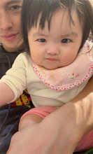 アレクサンダー、次女・グーちゃん“ヤンチャガール”ぶりを公開「朝から離乳食食べてます」