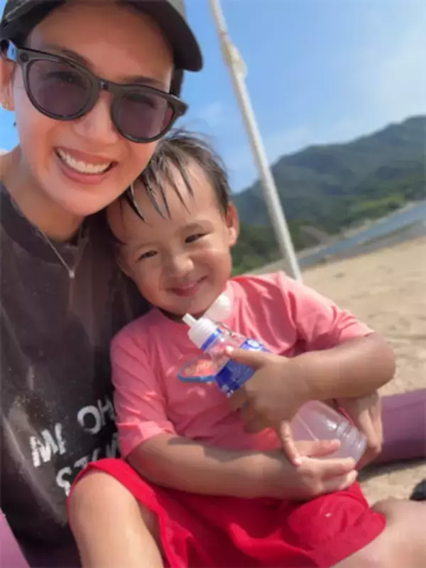 栗原恵、息子と故郷・広島の海へ弾丸旅「帰る場所があるって幸せですね」