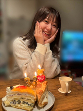尾崎里紗アナ、33歳誕生日の朝イチに2歳息子が歌でお祝い「はっぴばーすでー♪」に感激