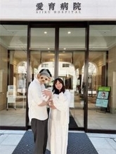 昨年12月に双子出産、33歳アナウンサーが家族ショットで退院報告「計5回入院しました」