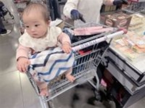 辻希美、撮影同行中の次女・夢空ちゃんがカートにちょこん「いい子にお付き合いしてくれてありがとう」