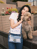 「Koki,「ルンちゃんとデート」愛犬とデニムルックでお散歩デートへ」の画像1