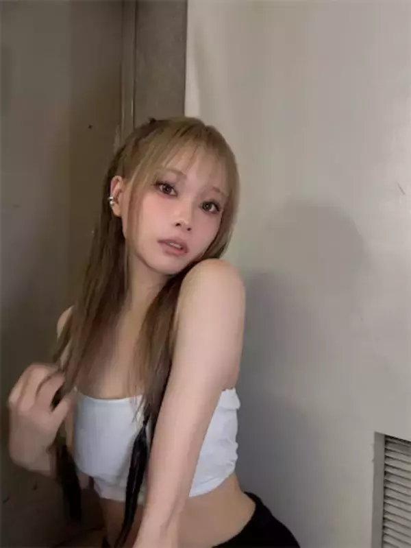 重盛さと美、金髪×白チューブ×デカ目の“ギャル盛”姿に喝采「神だ！」「惚れちゃう」