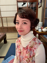 橋本環奈、昭和レトロな“妻姿”を披露「どんなヘアスタイルでも似合う」「美人すぎる」