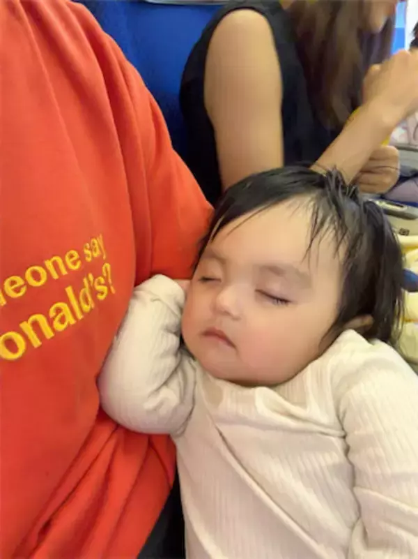 アレクサンダー、プライベートジェットで家族旅行!? 驚きの種明かしに「マイルドだろ？」