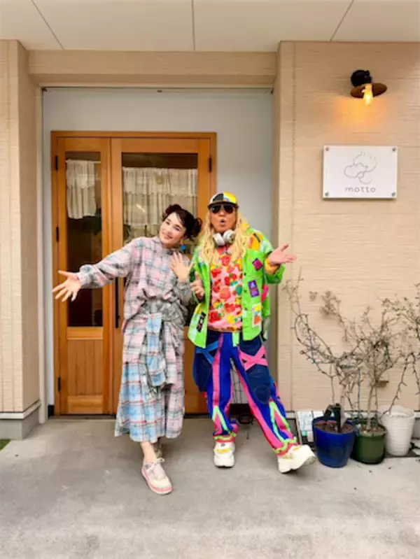 平野ノラ、ご近所DJ KOOとのロケオフショット公開「頼りになるお兄ちゃん的存在」