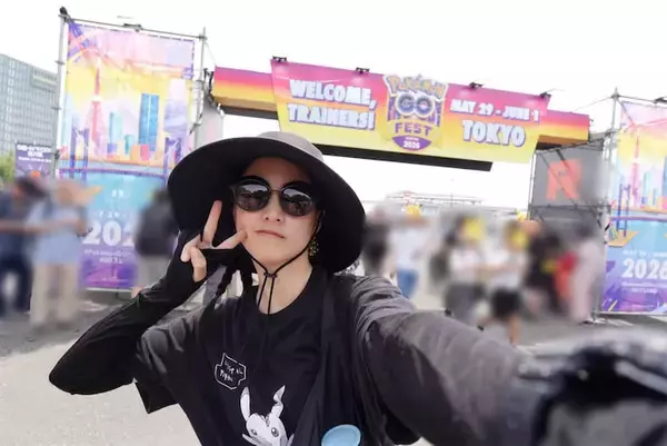 山本美月、両親と「ポケモンGOフェス」に参戦　ミミッキュとの2ショットも