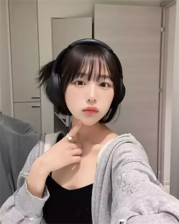 おへそもチラリ…なえなの、見どころ盛りだくさんのあざとショットに絶賛の声「優勝」