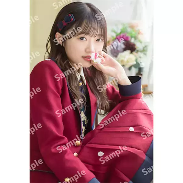 NGT48・中井りかの卒業記念写真集より、シングルの歌唱衣装などが特典ポストカードに