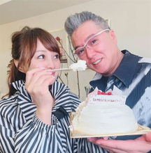 渡辺美奈代、28周年の結婚記念日をお祝いしたラブラブ夫婦ショット公開