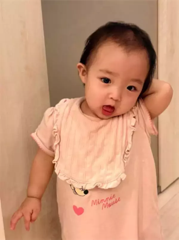 杉浦太陽、次女・夢空ちゃんの‟セクシーポーズ？”を公開「何のポーズ？」