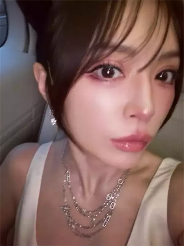 「わぁ〜お肌ツヤツヤ」浜崎あゆみ、ライブ後の“美肌”自撮りショット公開