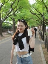 父は元プロ野球選手、22歳タレントが"ミニT"姿で美スタイル披露「可愛い～」