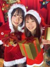 “役満ボディ”岡田紗佳＆32歳美人プロ雀士の“サンタコス”2ショットが破壊力抜群