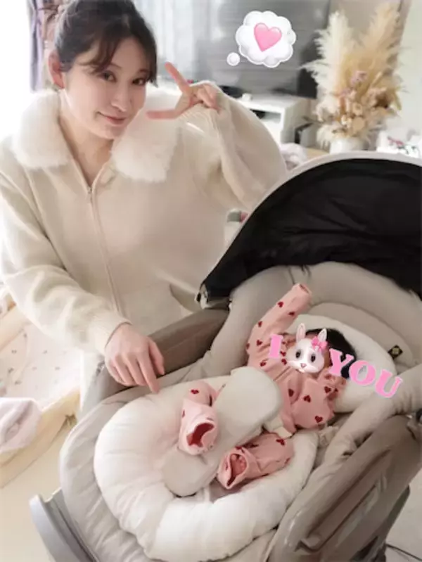 吉田朱里、”生後0か月”愛娘と過ごす日常を明かす「娘と2人の時はドラクエに付き合ってもらってます笑」