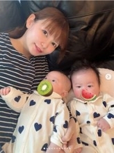 中川翔子、おそろコーデに癒される双子との親子3ショット公開「もうお腹に戻れないサイズ感だね！」