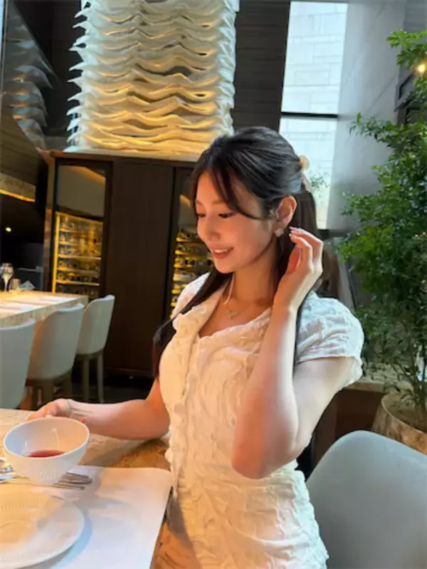 ‟令和の峰不二子” 阿部なつき、すっぴん風メイクの夏コーデ公開「美女すぎる」